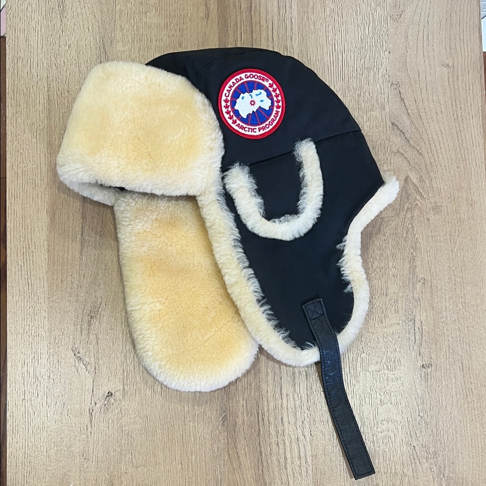 Canada Goose Black Trapper Hat with Cream Fur Lining